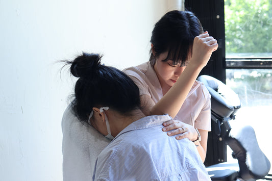 [Just 10 Minutes Is Enough] Release Tight Neck &amp; Shoulders Instantly with Chair Massage in Downtown Vancouver